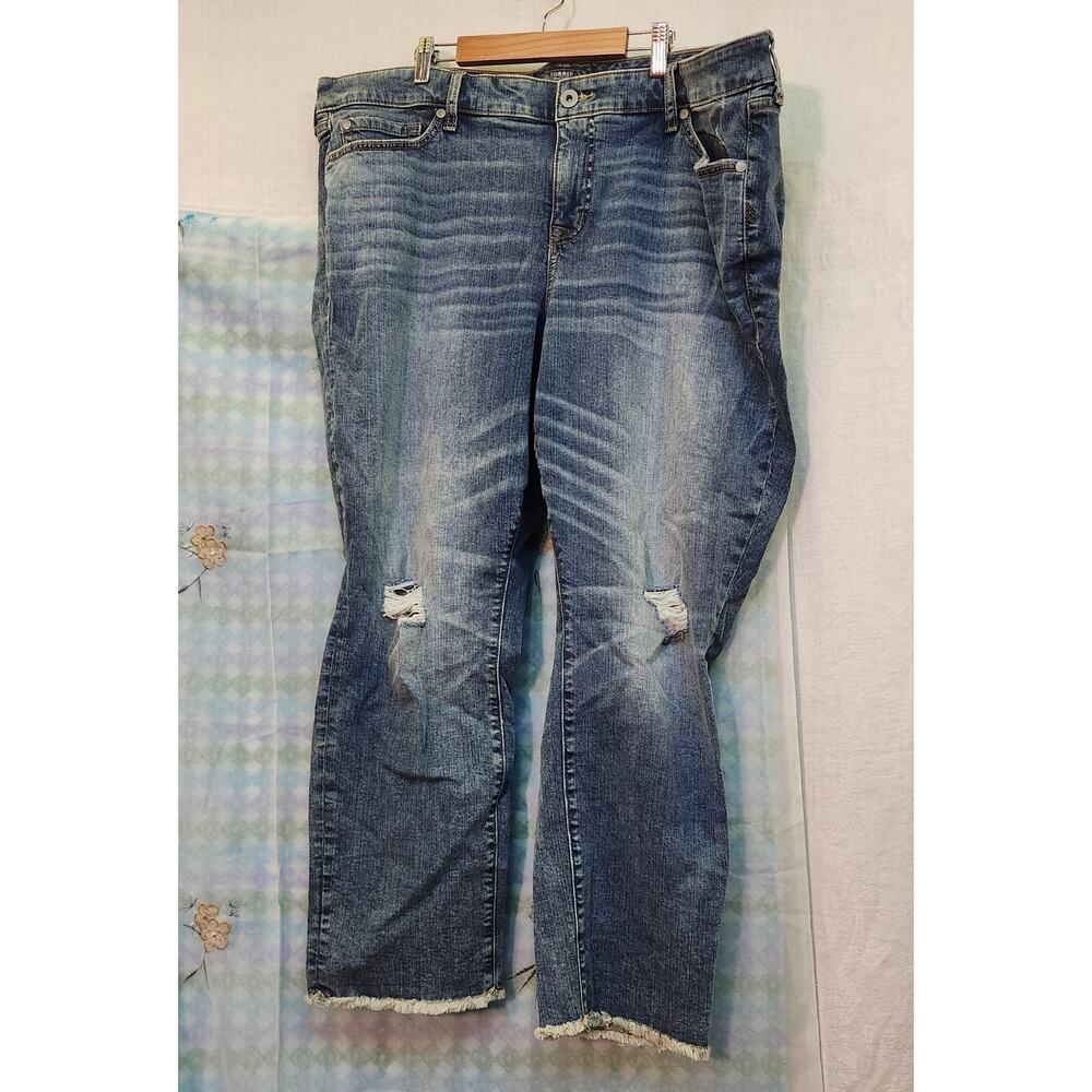 Torrid Sz 20 Boyfriend cropped Vintage stretch Distressed  5 pocket Jeans